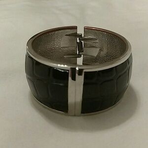 Wide Cuff Silvertone Bracelet Black Chunky Bangle Spring Hinge Closure OS